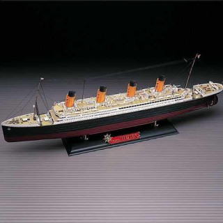 Model Kit loď 14215 - The White Star liner TITANIC MCP (1:400)